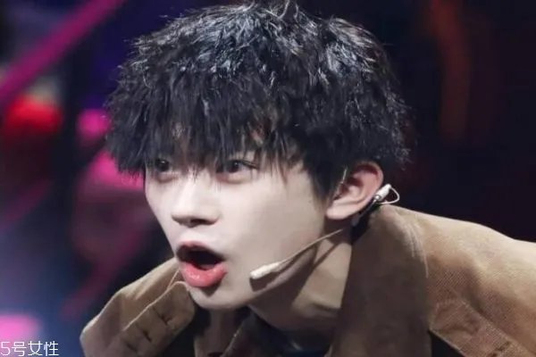 锡纸烫是什么样子 锡纸烫和纹理烫的区别