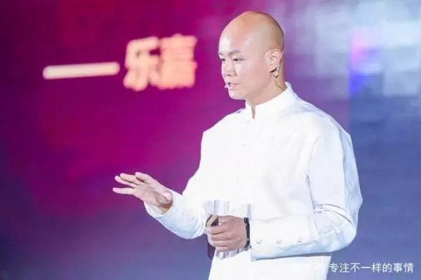 “消失”7年后，乐嘉公开回应强吻谢娜事件，他说了什么？