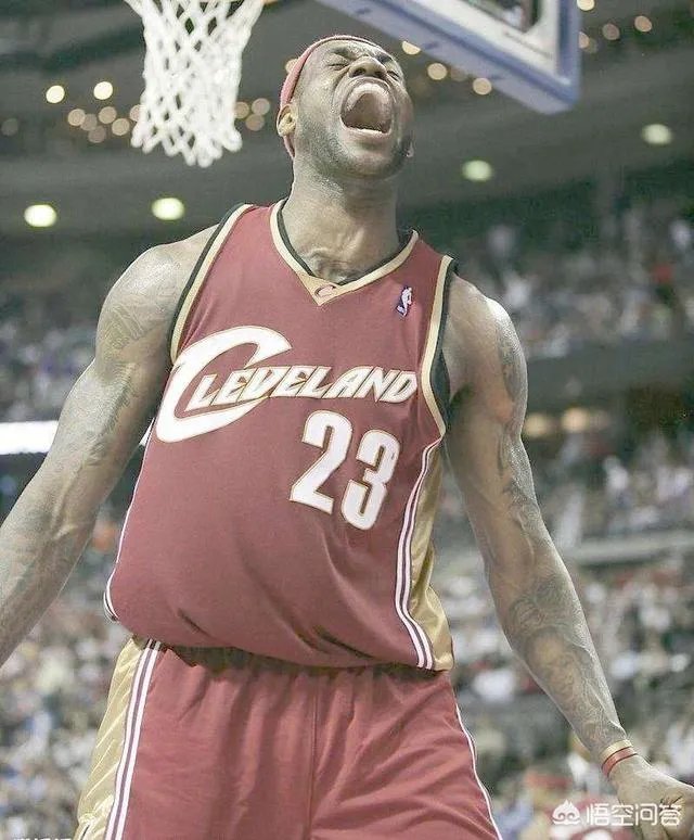 勒布朗詹姆斯垫脚格兰杰是怎么回事？