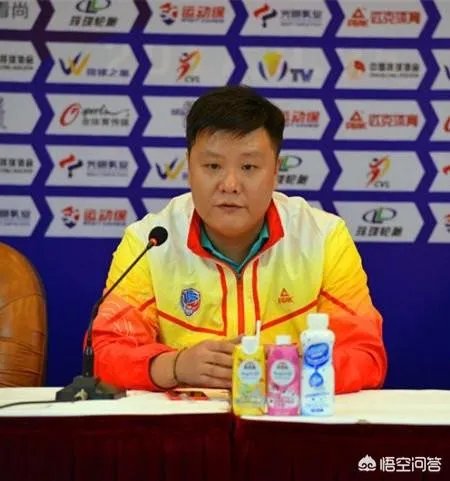 决赛第六场，对于上海女排主教练王之腾的换人问题你怎么看？