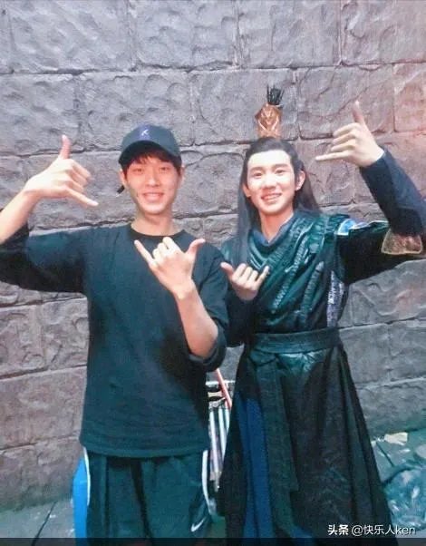 如何评价王源在湖南卫视五四晚会上的表现？