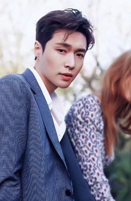 将要重蹈周立波覆辙时，黄渤如何拉张艺兴一把？