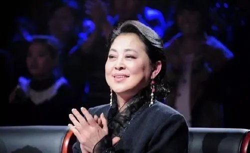 倪萍吐槽4位主持人全是废物,为什么公众人物的自理能力普遍差?