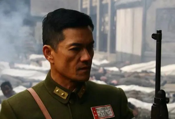 如何评价喋血孤城？值得一看吗？