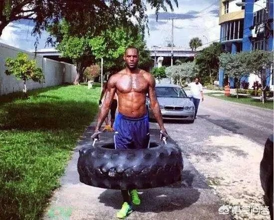 詹姆斯晒照凌晨5点半的洛杉矶起床开始训练，你怎么看？