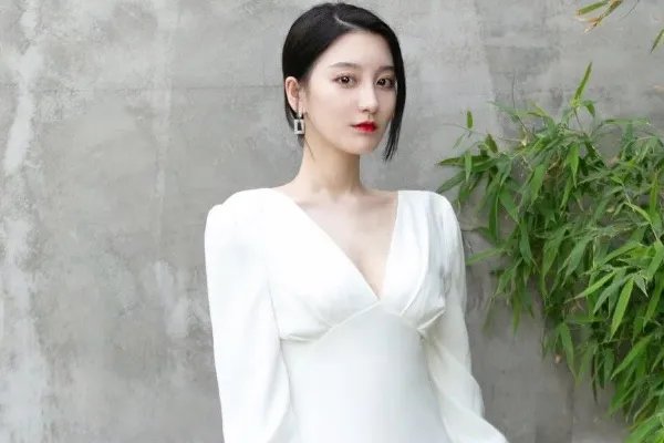 没有出道的徐艺洋资源非常好，这是”弯道超车“吗？