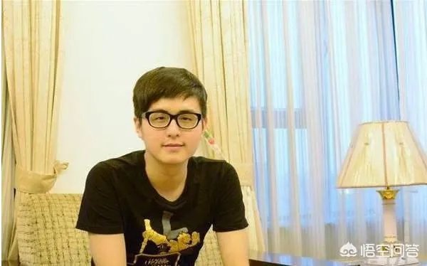 LOL解说“记得”公开向NEST赛事道歉:不该口嗨,以后会谨言慎行,你怎么看?