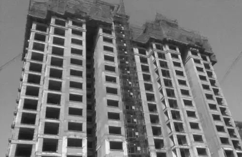 云南昆明,七年烂尾楼被爆破拆除,那些买了房子的人该咋办?