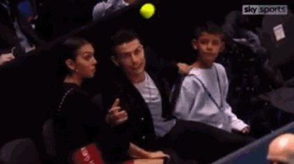 C罗花2.7万镑点两瓶红酒请女友吃饭，有人猜测其好事将近，求婚已成功，对此你怎么看？