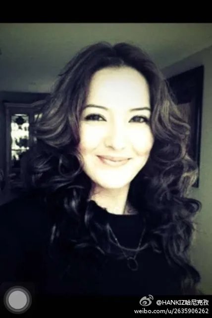 帕丽扎提·艾尼的人物评价