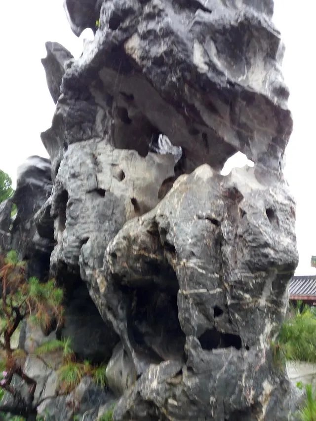 上联：江上舟几口，船来船往。期待下联？