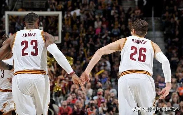 冲击总冠军！科沃尔一年260万加盟雄鹿！没人愿意跟詹姆斯做第二次队友？你怎么看？