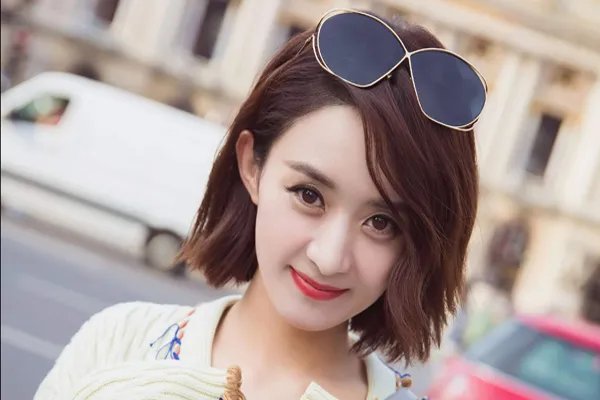 关于赵丽颖切肉切到手抖一事，你有何看法？