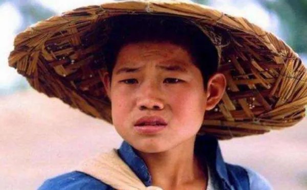 <<小兵张嘎>>的主题曲叫什么名字？