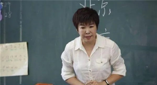 被轰下台的于丹，在跌落神坛后过得咋样了？