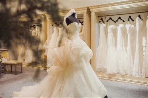 结婚婚纱是买还是租好 租婚纱与买婚纱的优劣势