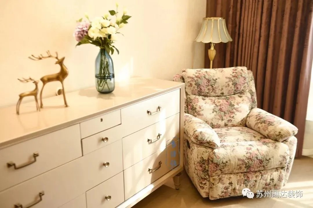 新作| Jenny in the garden.