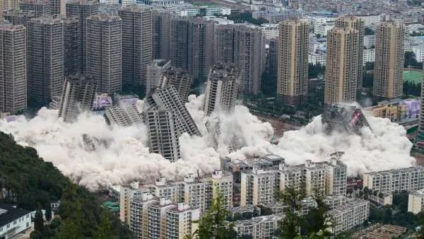 云南昆明,七年烂尾楼被爆破拆除,那些买了房子的人该咋办?