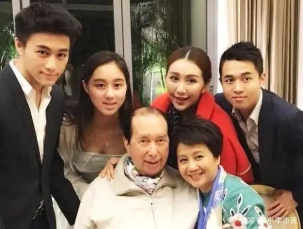 曹云金离婚事件，揭露了明星婚姻的哪些现实问题？