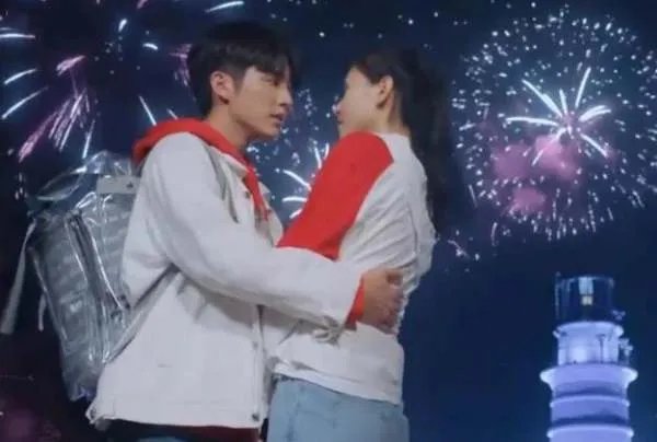 冰糖炖雪梨中黎语冰赛场真的高调表白棠雪了吗?