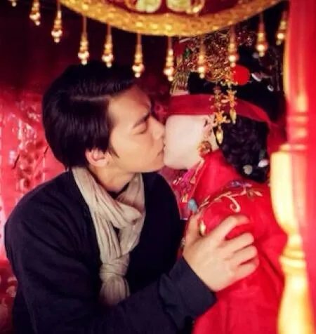 唐嫣吻戏床戏最新图片曝光 《活色生香》男女主角激情四射