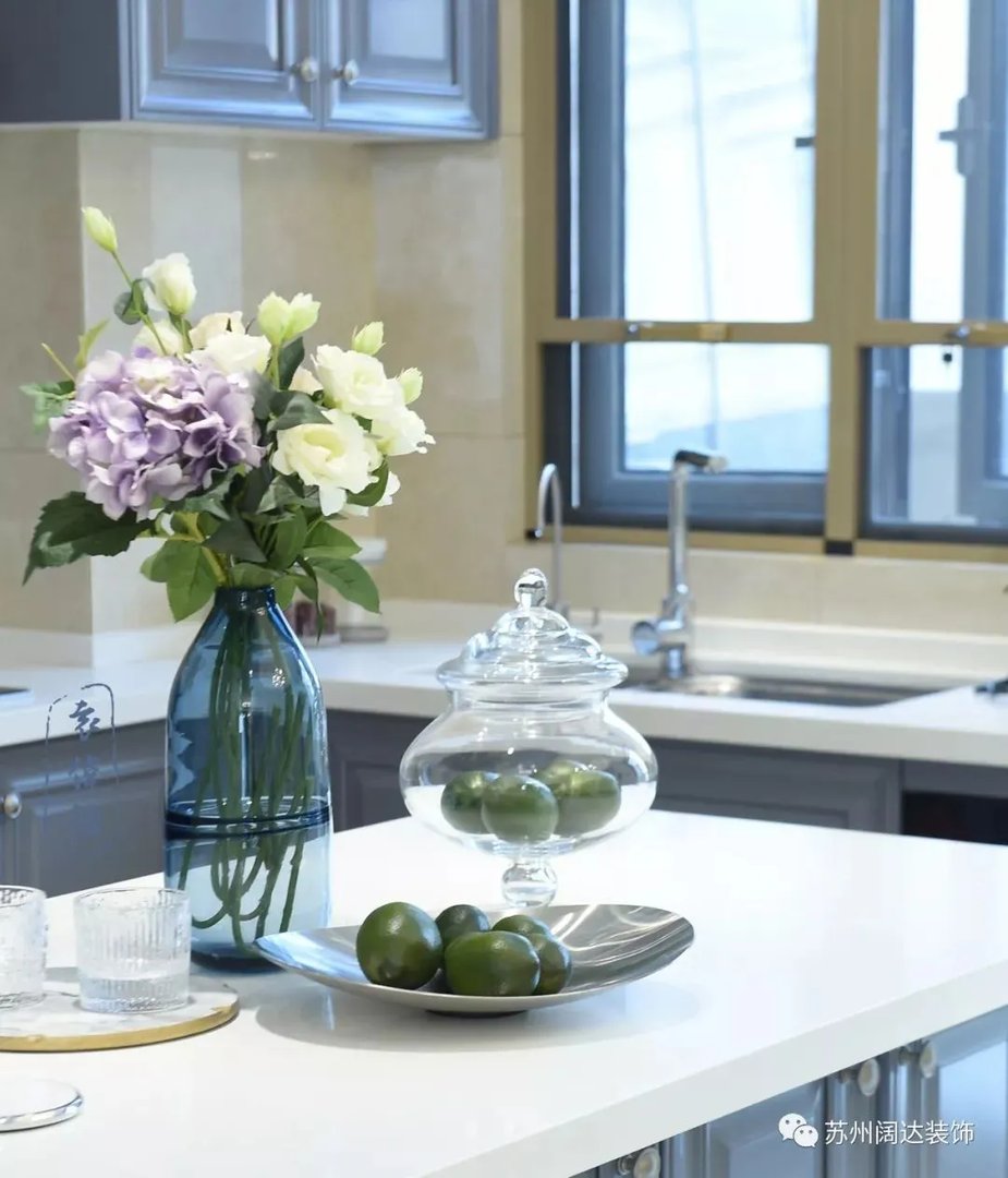 新作| Jenny in the garden.