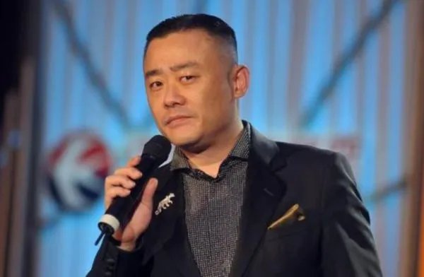 将要重蹈周立波覆辙时，黄渤如何拉张艺兴一把？