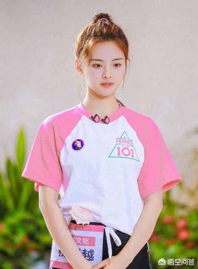 如何看待杨超越用仙女的脚不臭怼黑粉的行为？