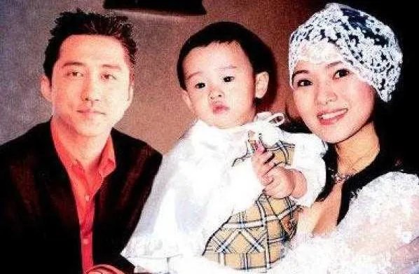 庾澄庆点赞伊能静又取消，为何说无声打脸前妻了？