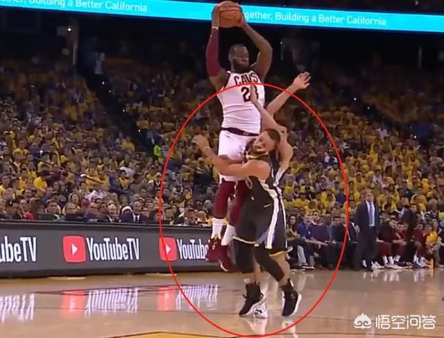 总决赛G2,明明是库里阻挡詹姆斯犯规，为什么裁判给了泰伦卢技术犯规？