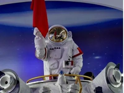 神舟十三号乘组两名航天员成功出舱，下一步的任务是什么？