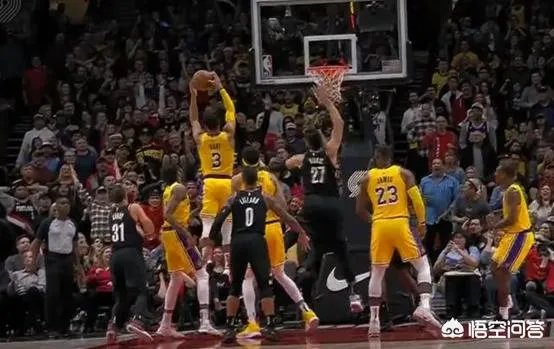 11月4日，湖人对阵开拓者，最后一分钟，哈特和努尔基奇差点发生冲突，现场怎么回事？