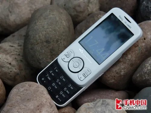 时尚Walkman手机 索尼爱立信W100i评测