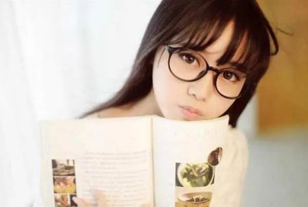 一般女生戴眼镜会对自己的颜值有什么影响？