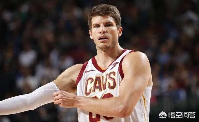 冲击总冠军！科沃尔一年260万加盟雄鹿！没人愿意跟詹姆斯做第二次队友？你怎么看？