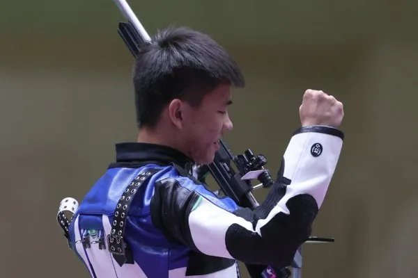 张常鸿打破世界纪录拿下冠军，你知道曾经的纪录都是谁创下的吗？