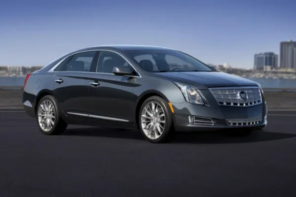 凯迪拉克和谁一个档次?