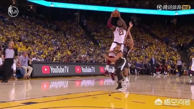 总决赛G2,明明是库里阻挡詹姆斯犯规，为什么裁判给了泰伦卢技术犯规？