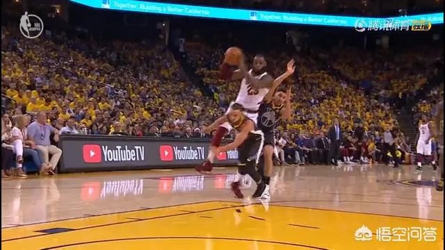 总决赛G2,明明是库里阻挡詹姆斯犯规，为什么裁判给了泰伦卢技术犯规？