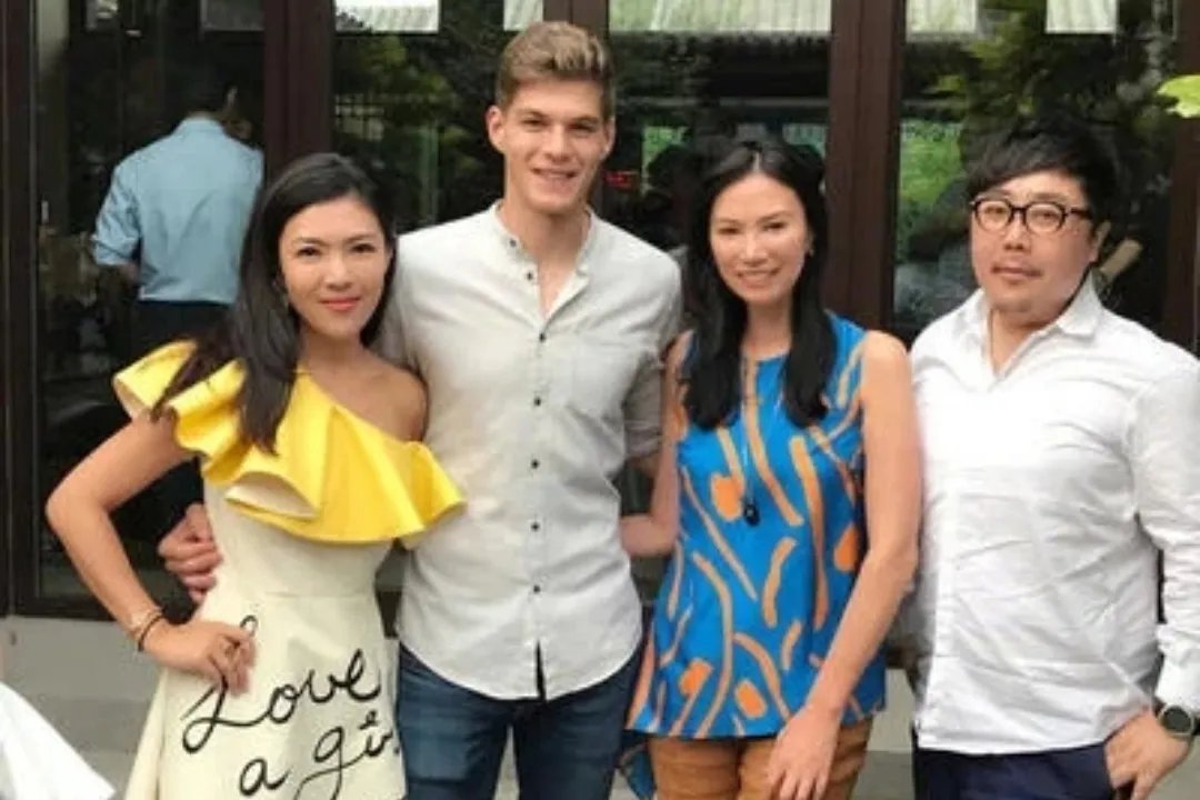 邓文迪和23岁嫩模男友分手，如今邓文迪前男友已经又寻新欢？