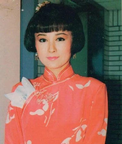 49岁演《游龙惊凤》少女红拂惊为天人，如今怎样？