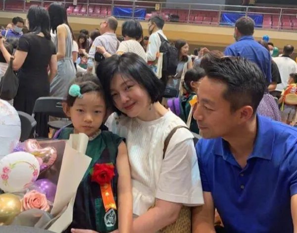 徐妈妈流泪谈女儿离婚原因，大S因汪小菲的爷们脾气过得很辛苦，你怎么看？