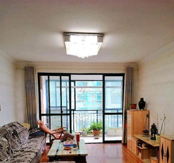 想在桂林租房，一室一厅或则两室一厅 300-500