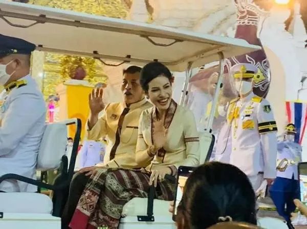 泰国国王带诗妮娜视察她曾被关监狱，诗妮娜曾遭受了怎样的委屈？