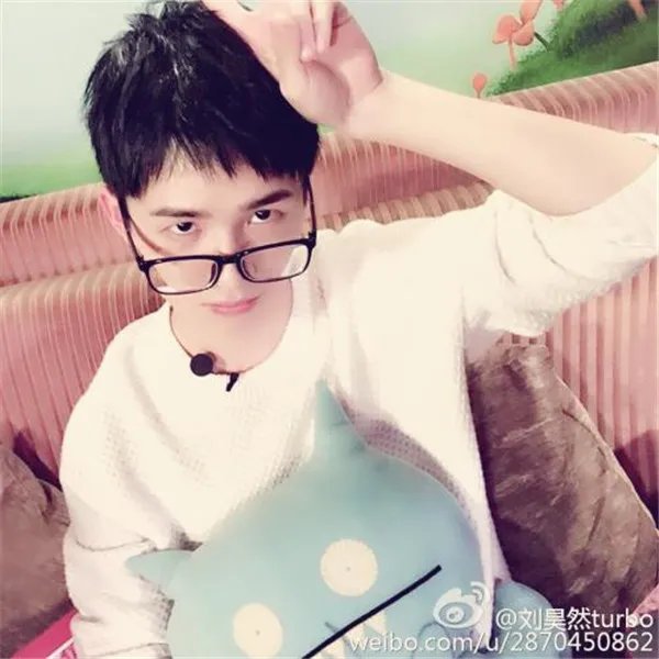 刘昊然家庭背景惊人父母是做什么的 刘昊然有个亲生姐姐照片曝光