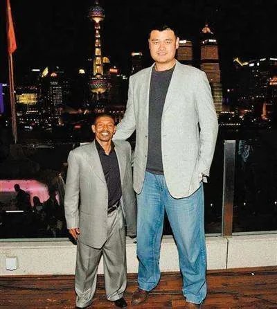 为何都说姚明是合影杀手？