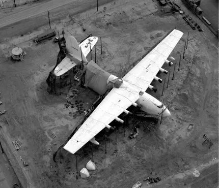 “钢铁侠”制造的休斯H-4最大的水上飞机