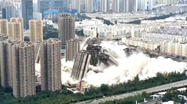 云南昆明，七年烂尾楼被爆破拆除，那些买了房子的人该咋办？