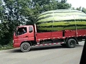 上联：江上舟几口，船来船往。期待下联？