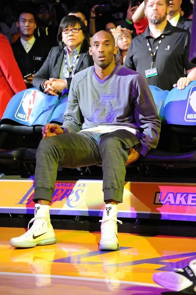 凌晨看科比追悼会的时候你有什么感受，有哭出来吗？我的信仰就这样没有了？